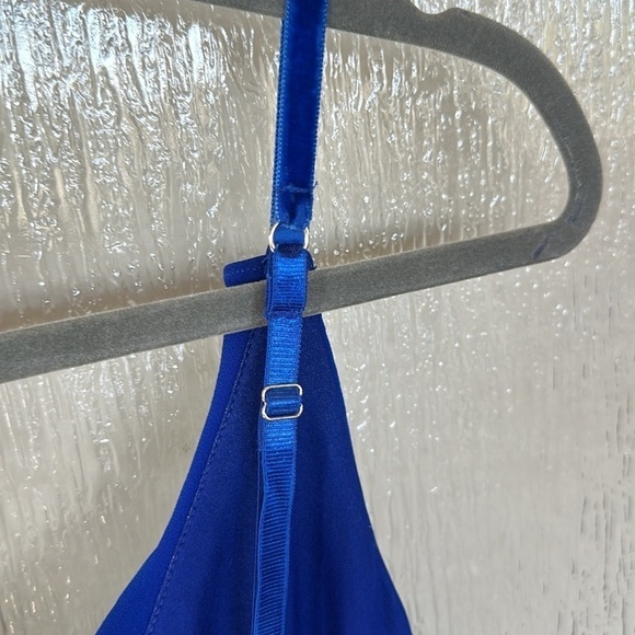 Marchesa Notte
Royal Blue Ruffle Gown size 4 - Picture 16 of 17